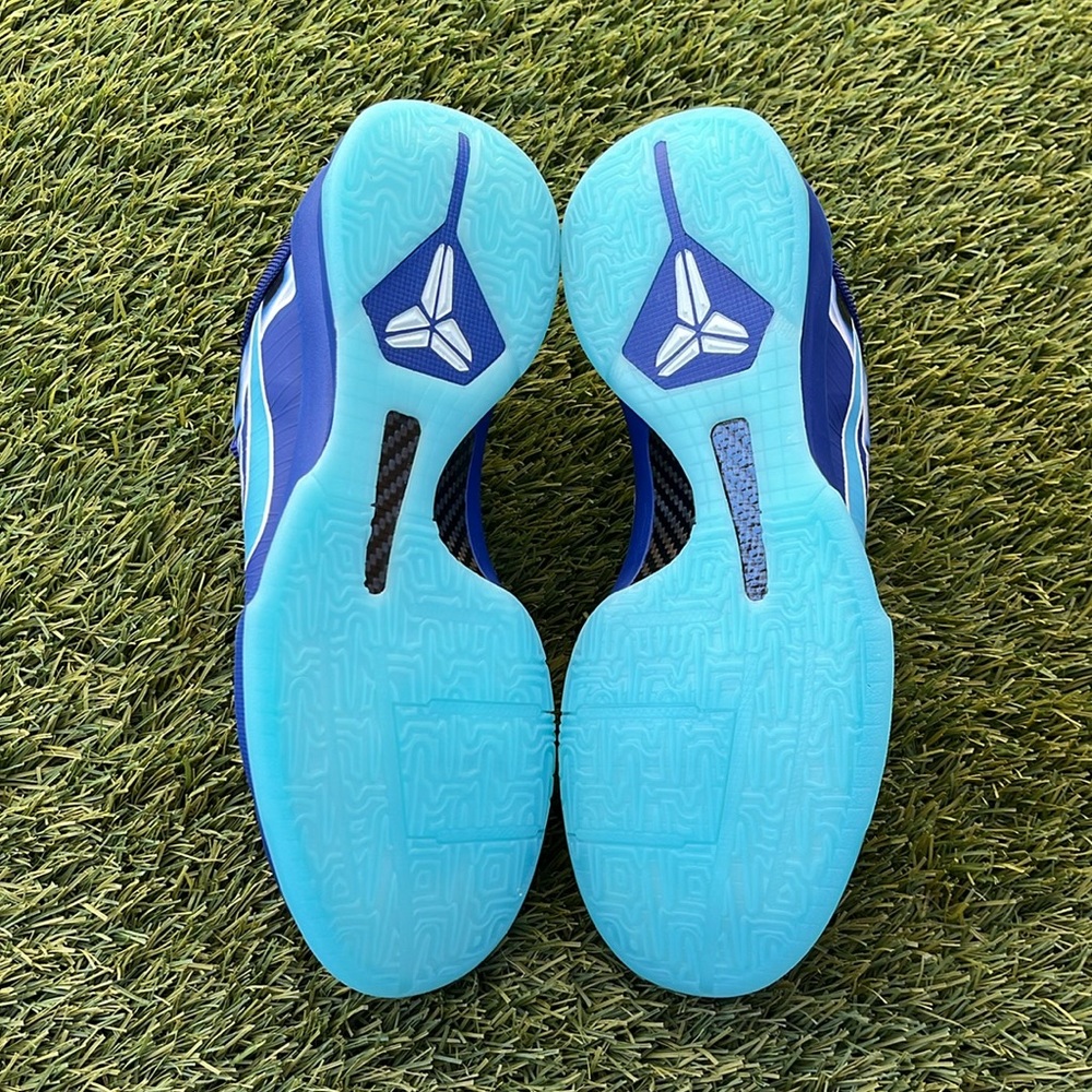 Nike Kobe V Protro - Picture 5 of 5